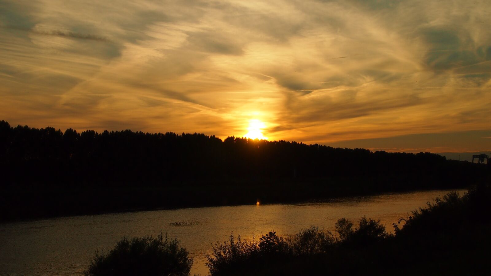 Olympus PEN E-PL3 sample photo. Maas, sunset, venlo photography