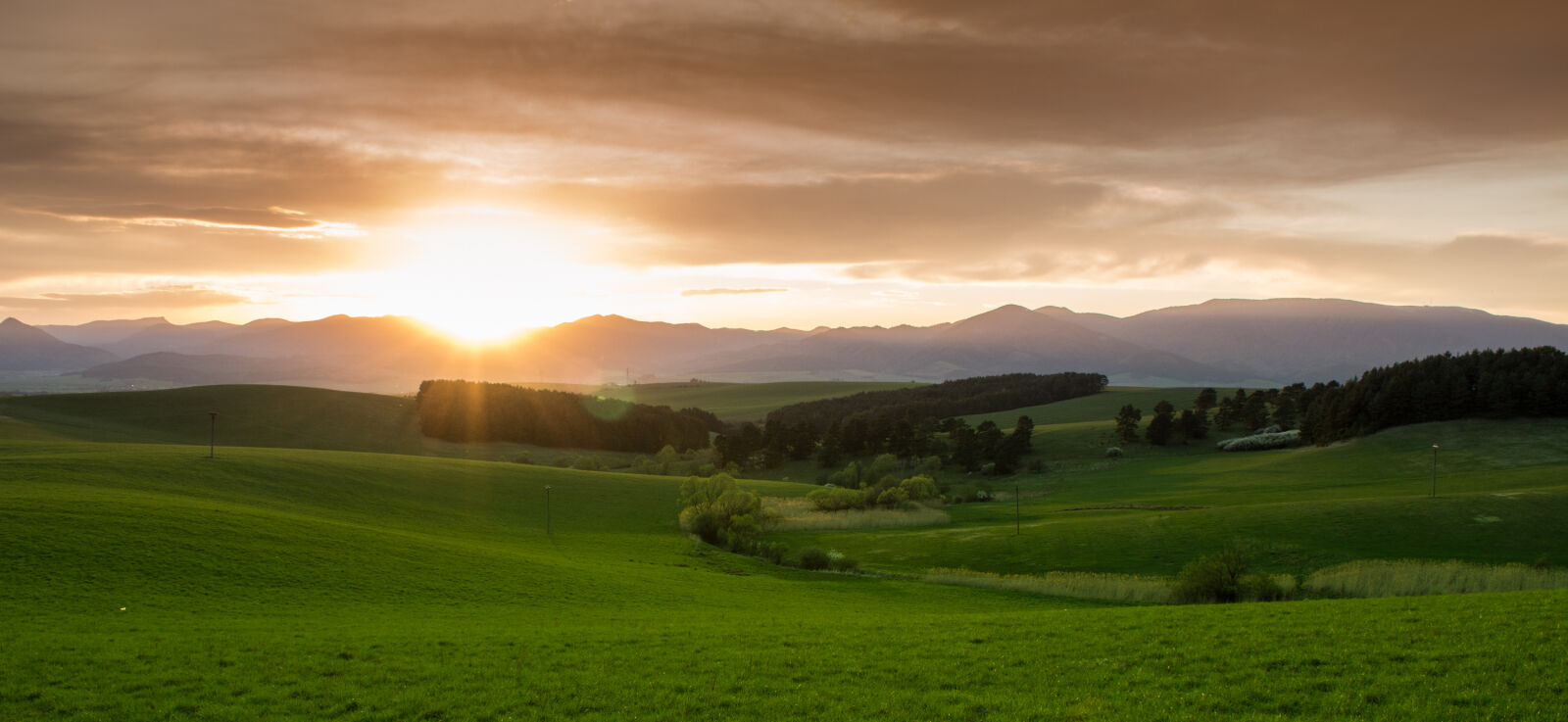 Canon EOS 100D (EOS Rebel SL1 / EOS Kiss X7) sample photo. Mountains, nature, sunset, clouds photography