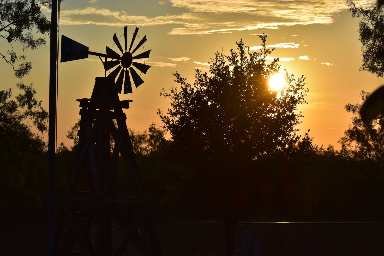 Nikon AF-P DX Nikkor 70-300mm F4.5-6.3G sample photo. Sunrise, west, texas, windmill photography
