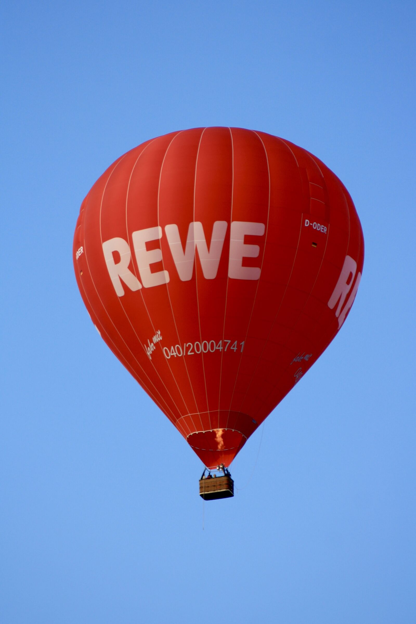 Canon EOS 1000D (EOS Digital Rebel XS / EOS Kiss F) sample photo. Balloon, sky, hot air photography
