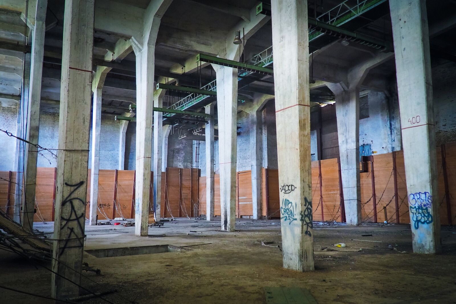 Olympus OM-D E-M10 sample photo. Lost places, warehouse, stock photography