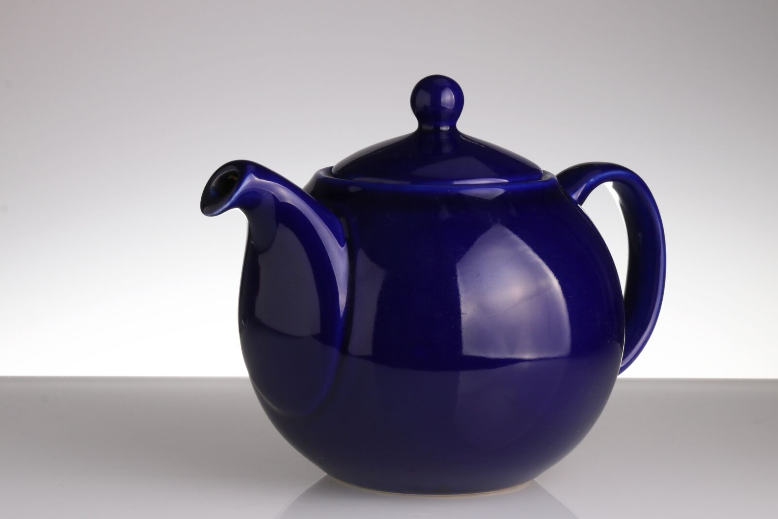 Canon EOS 70D + Canon EF-S 15-85mm F3.5-5.6 IS USM sample photo. Teapot, blue photography