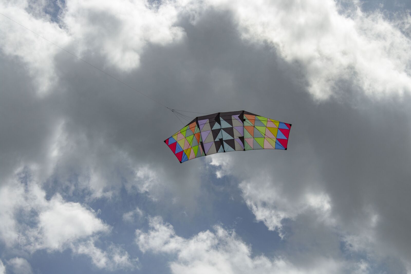 Canon EOS 1300D (EOS Rebel T6 / EOS Kiss X80) sample photo. Kite, sky, clouds photography