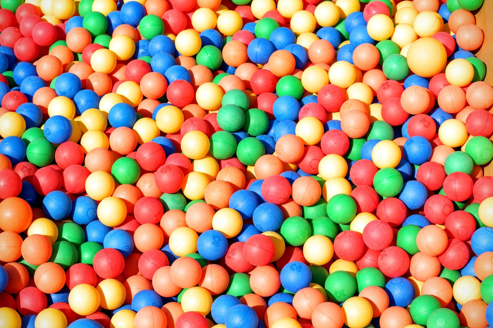 Canon EOS 600D (Rebel EOS T3i / EOS Kiss X5) + Canon EF 50mm F1.4 USM sample photo. Ball pit, balls, colorful photography
