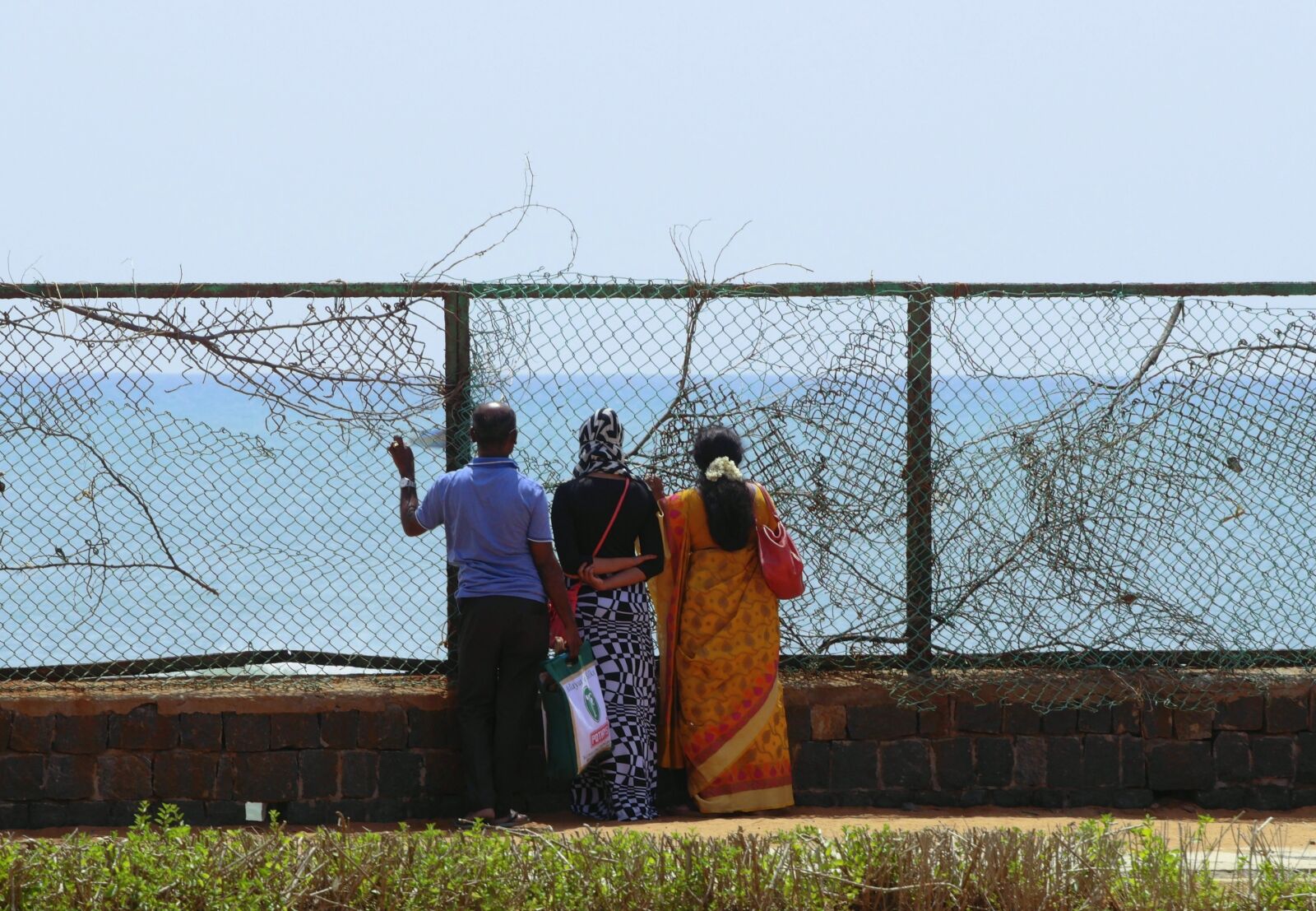 JK KODAK PIXPRO S-1 sample photo. Horizon, distant, fence photography