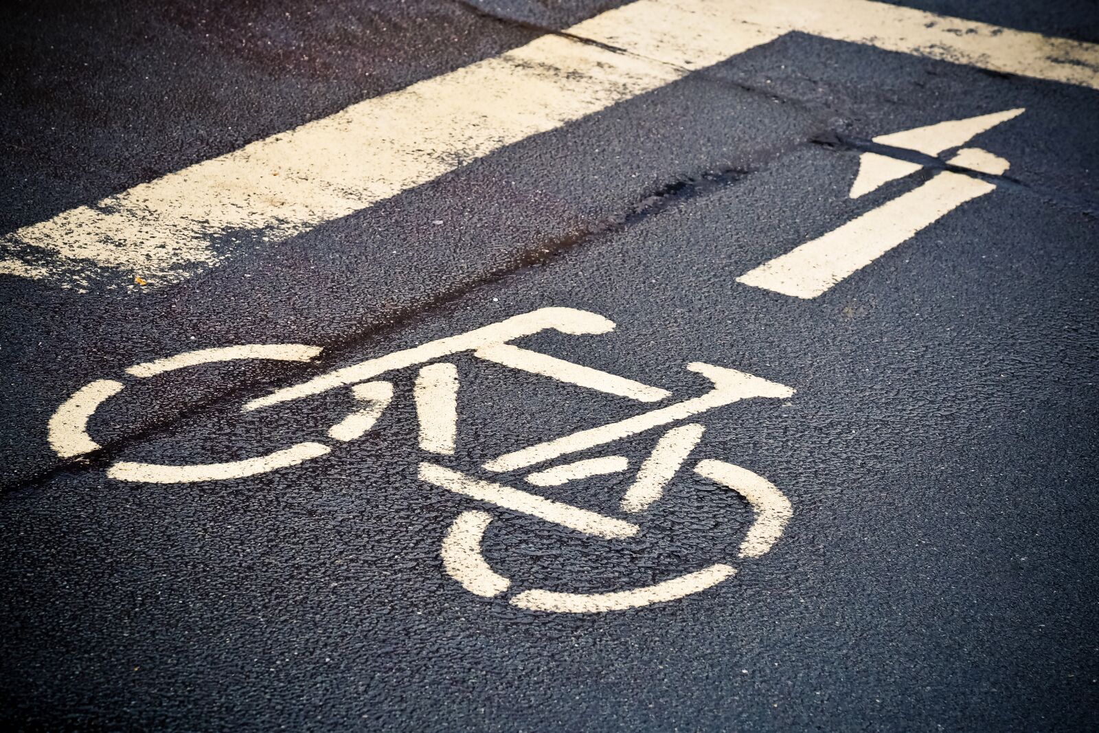 Olympus OM-D E-M10 sample photo. Road, mark, asphalt photography