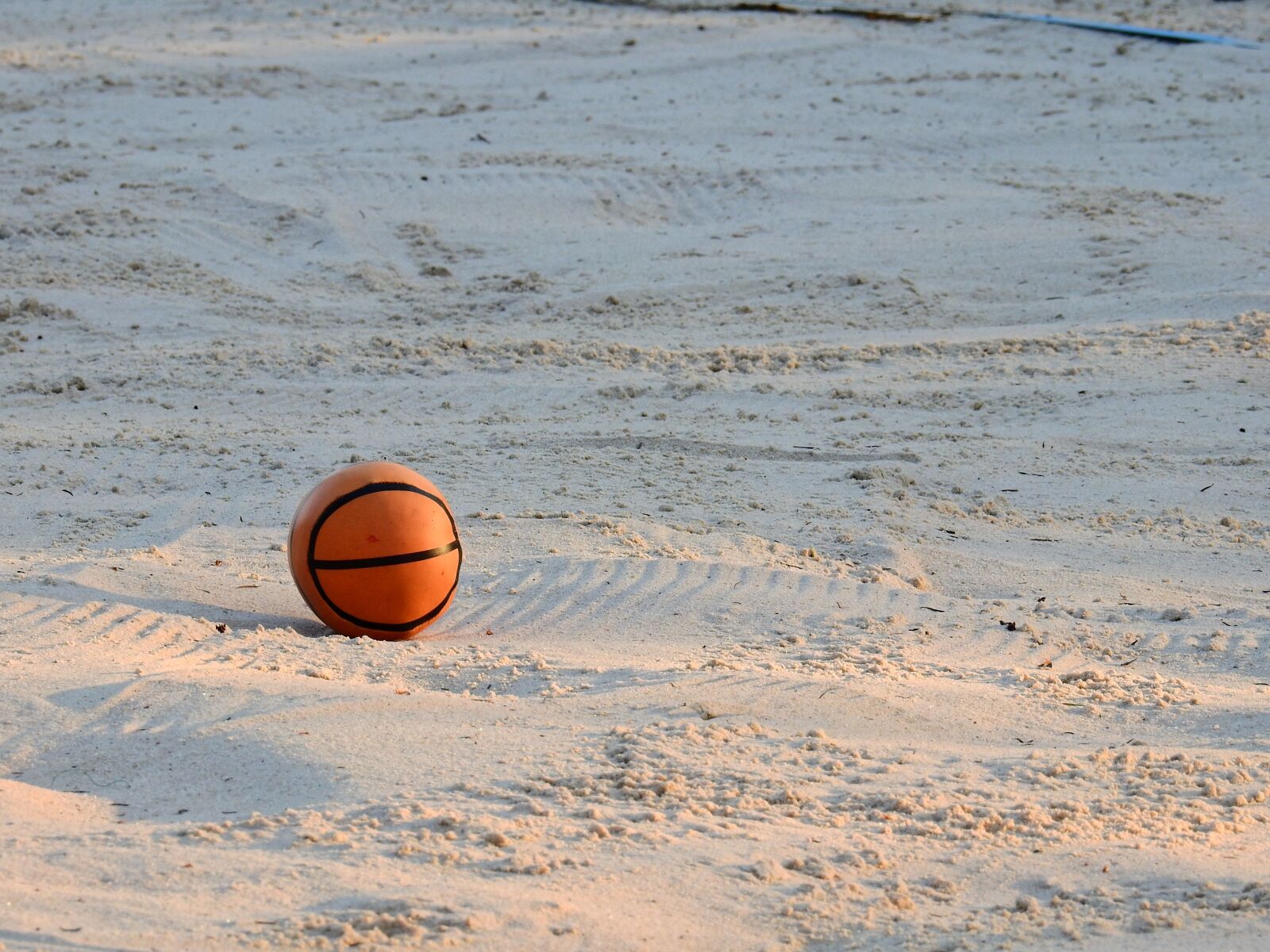 Nikon Coolpix P900 sample photo. Sand, beach, sea photography