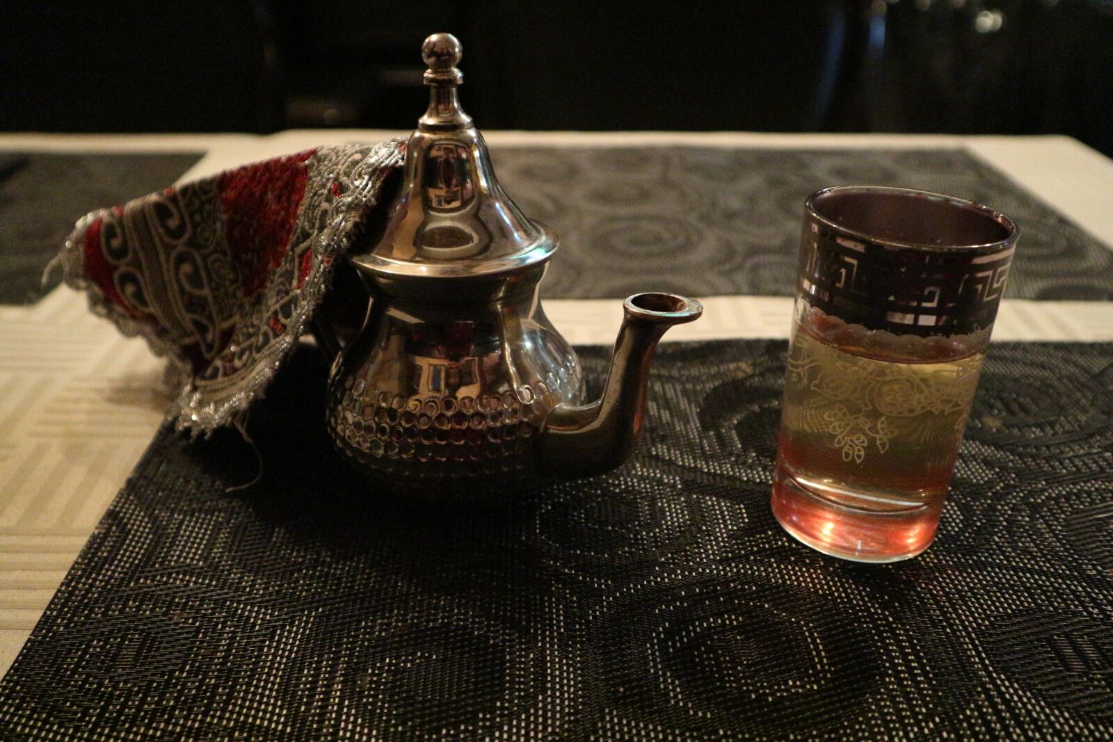 Canon EOS M10 sample photo. Tea, moroccan, pot photography