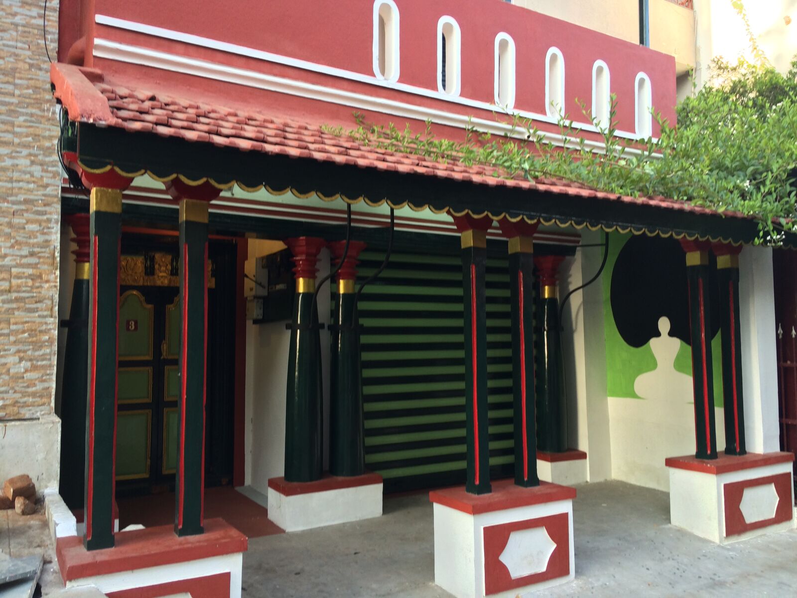 iPhone 5s back camera 4.15mm f/2.2 sample photo. India, traditional, wooden, houses photography