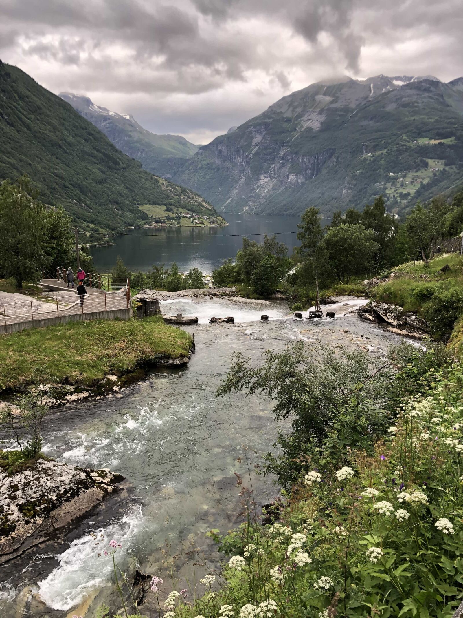 iPhone X back dual camera 4mm f/1.8 sample photo. Alpine, lakeside, tourist attraction photography