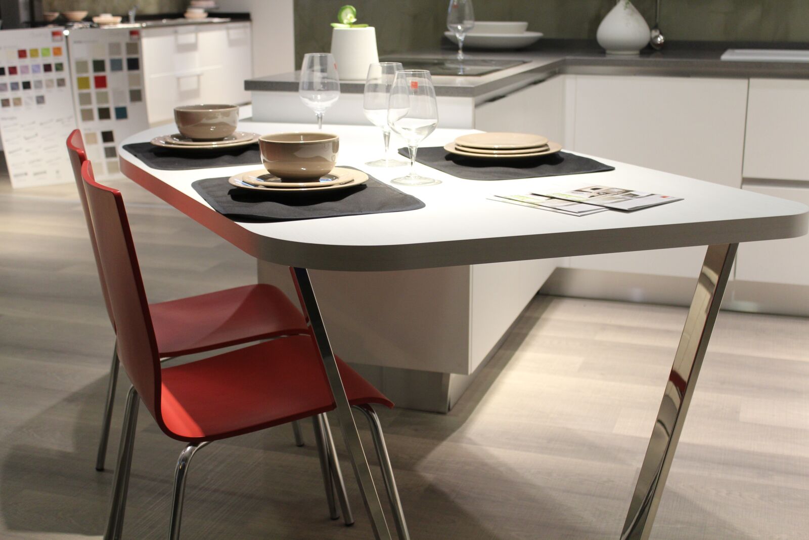 Canon EOS 1200D (EOS Rebel T5 / EOS Kiss X70 / EOS Hi) sample photo. Table, chairs, breakfast photography