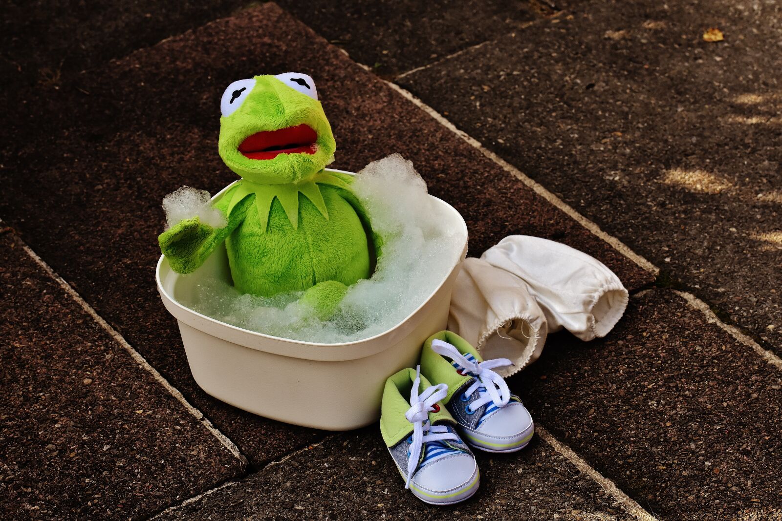 Nikon D7200 sample photo. Kermit, bath, bath foam photography