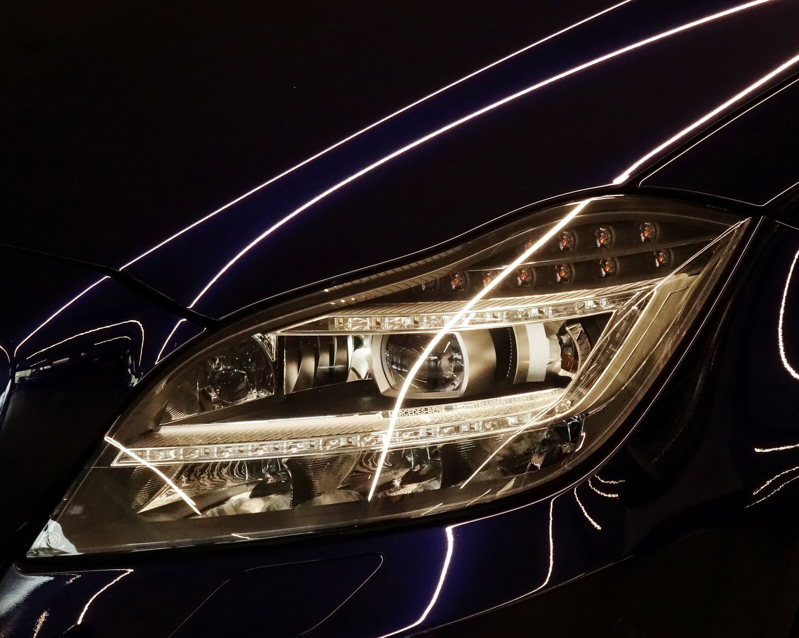 Sony Cyber-shot DSC-HX50V sample photo. Spotlight, mercedes, mercedes benz photography