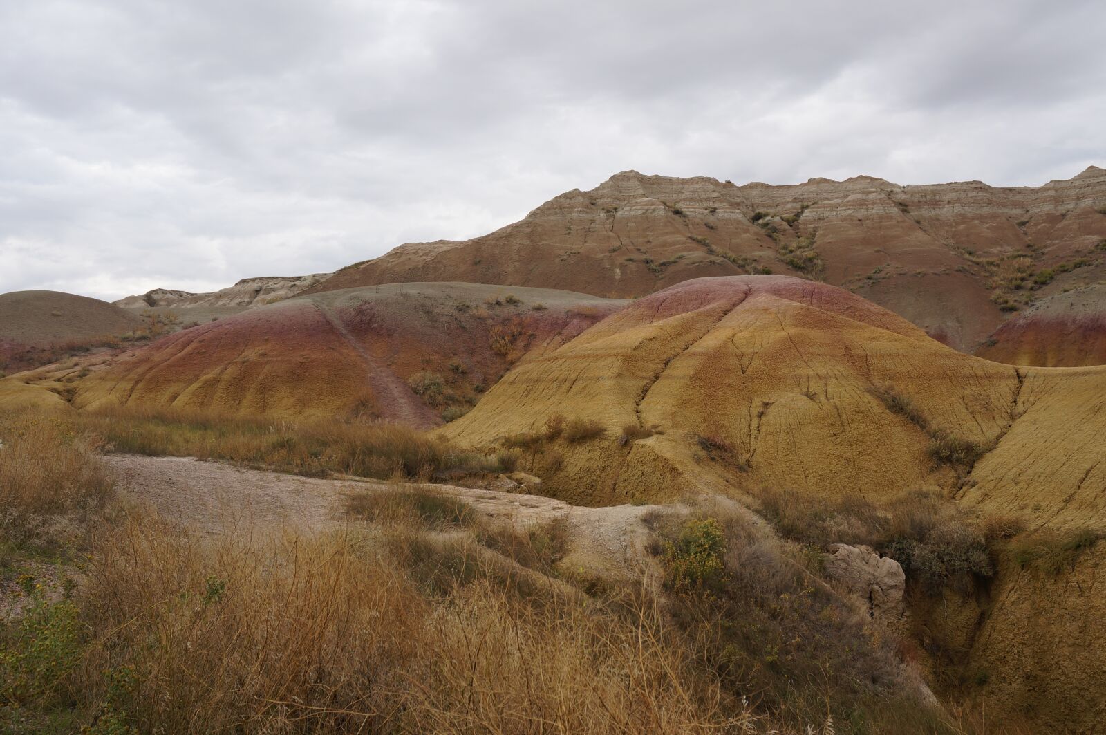 Sony Alpha NEX-6 + Sony E 16-50mm F3.5-5.6 PZ OSS sample photo. Badlands, landscape, clouds photography