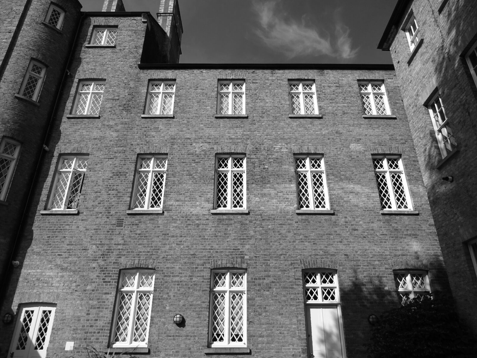 Sony DSC-HX60 sample photo. Architecture, black, and, white photography