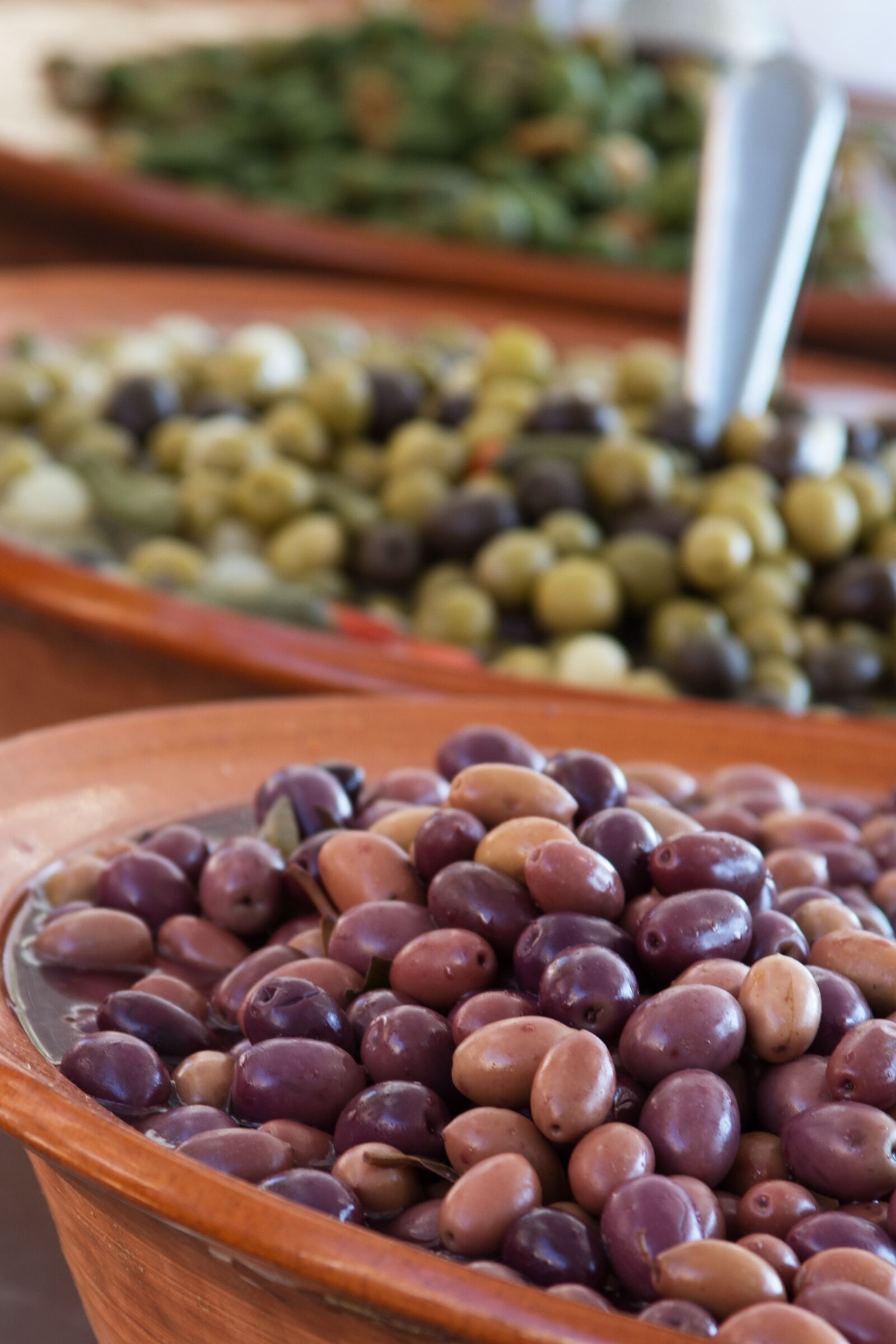 Canon EOS 6D + Canon EF 28-135mm F3.5-5.6 IS USM sample photo. Olives, market, mallorca photography