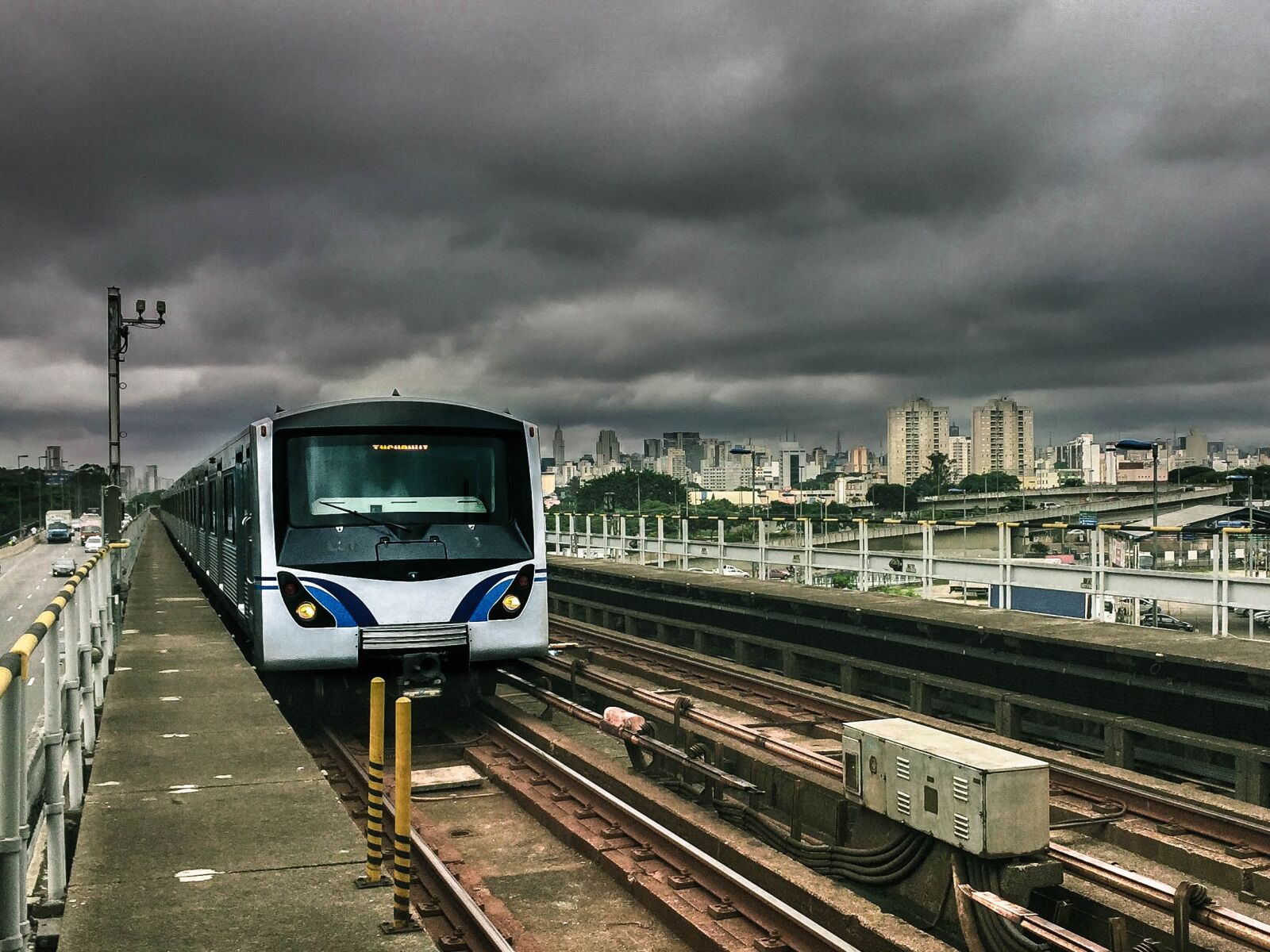 Apple iPhone 6 sample photo. Urban, transport, city photography