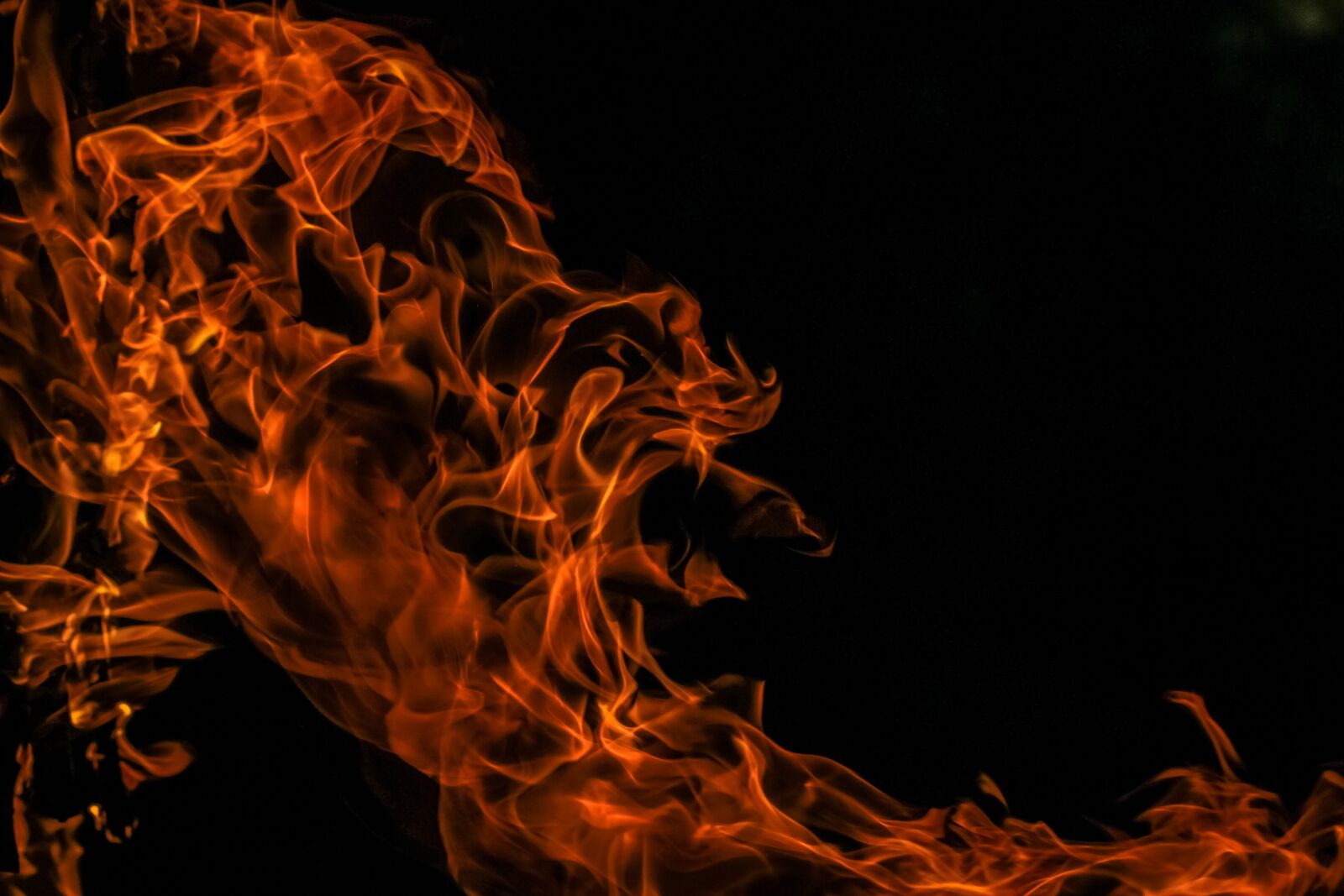 Canon EOS 550D (EOS Rebel T2i / EOS Kiss X4) sample photo. Fire, flames, heat photography