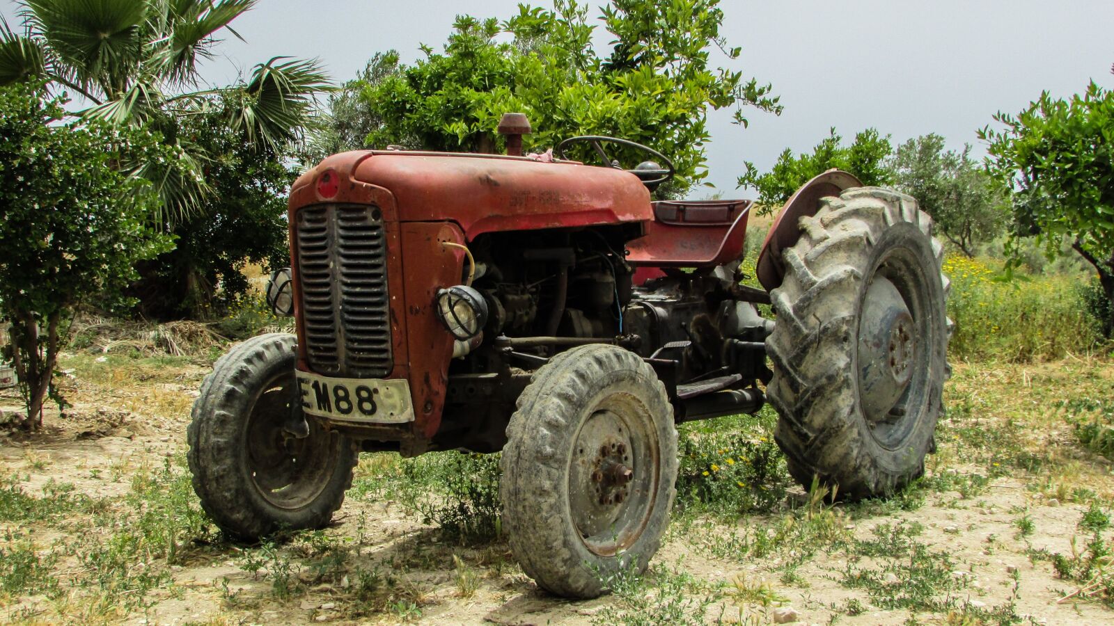 Canon PowerShot SX400 IS sample photo. Tractor, old, antique photography