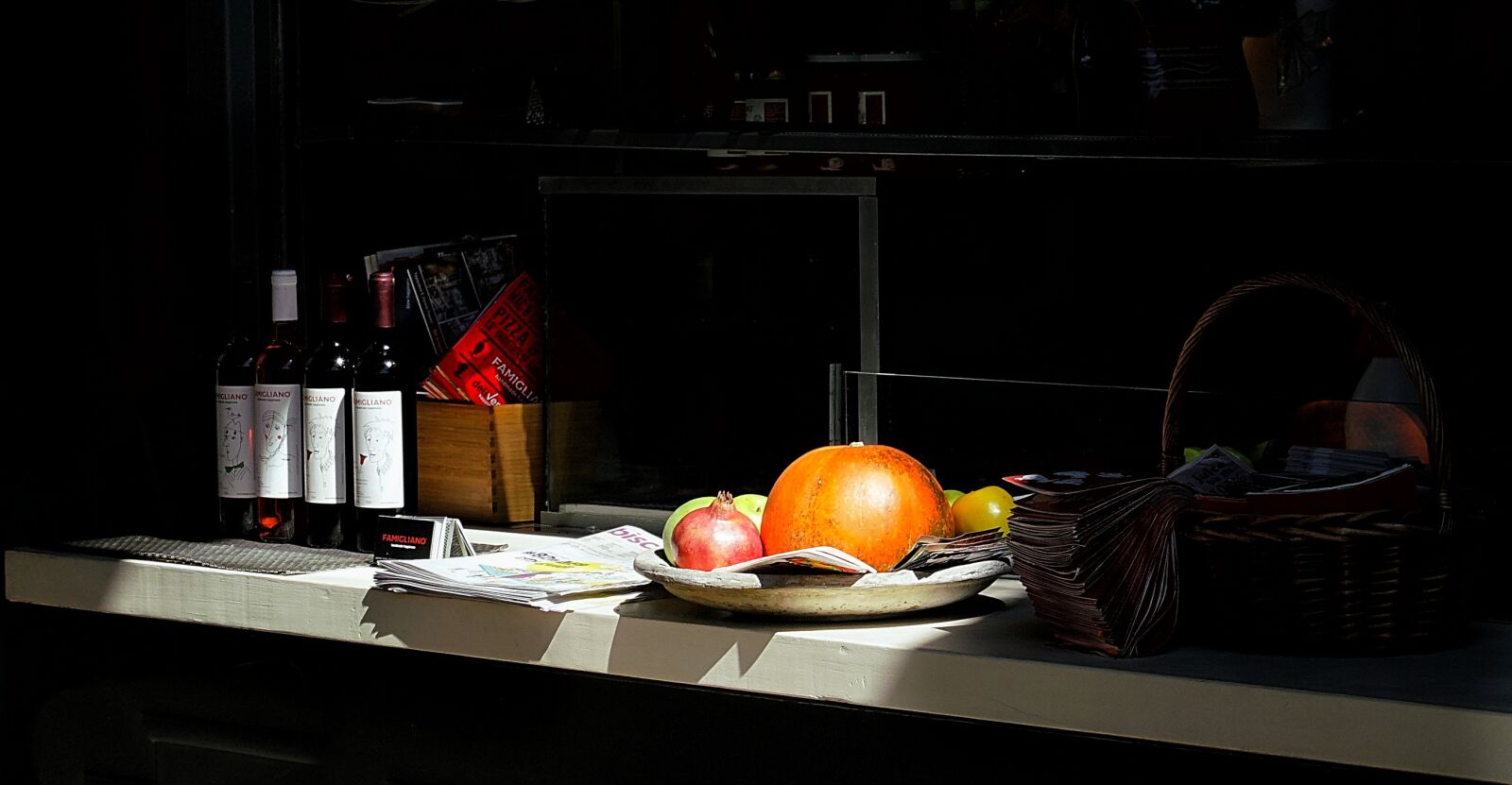 Sony a7R II + Sony FE 24-70mm F2.8 GM sample photo. Restaurant, scene, counter photography