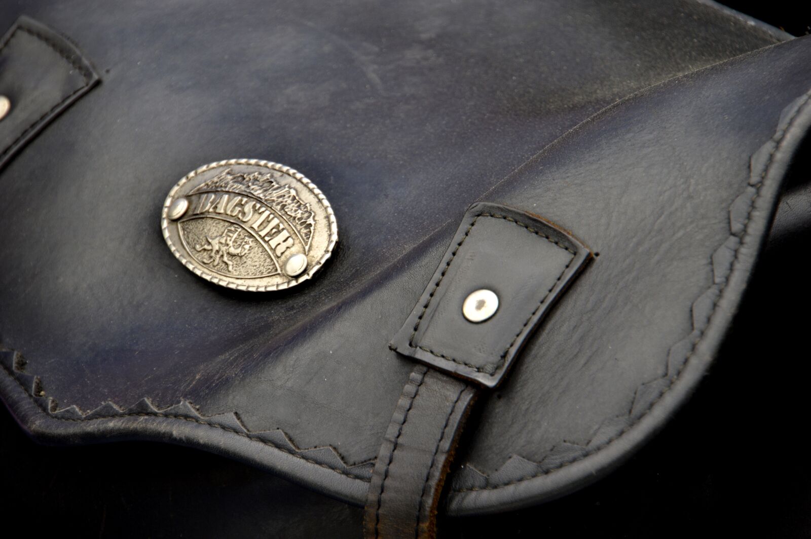 Nikon D3200 sample photo. Leather, pannier, mode photography