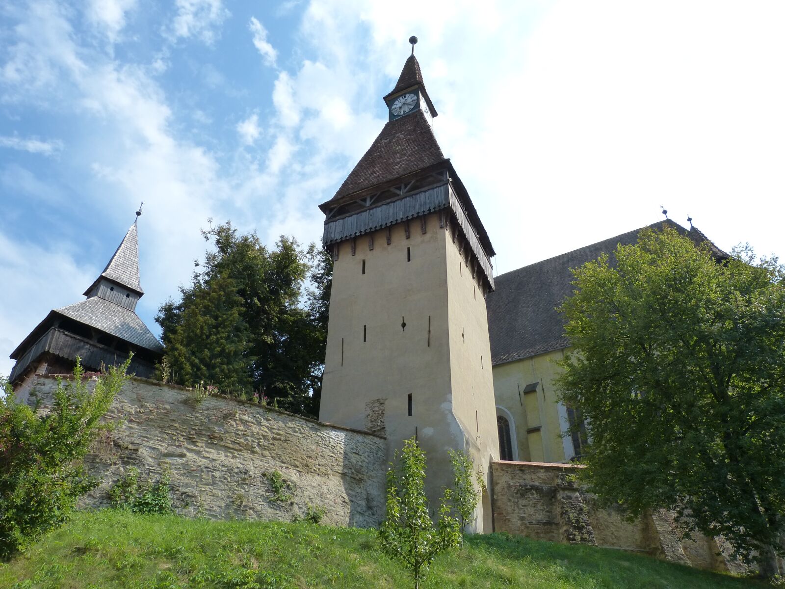 Panasonic Lumix DMC-FZ150 sample photo. Transylvania, romania, biertan photography