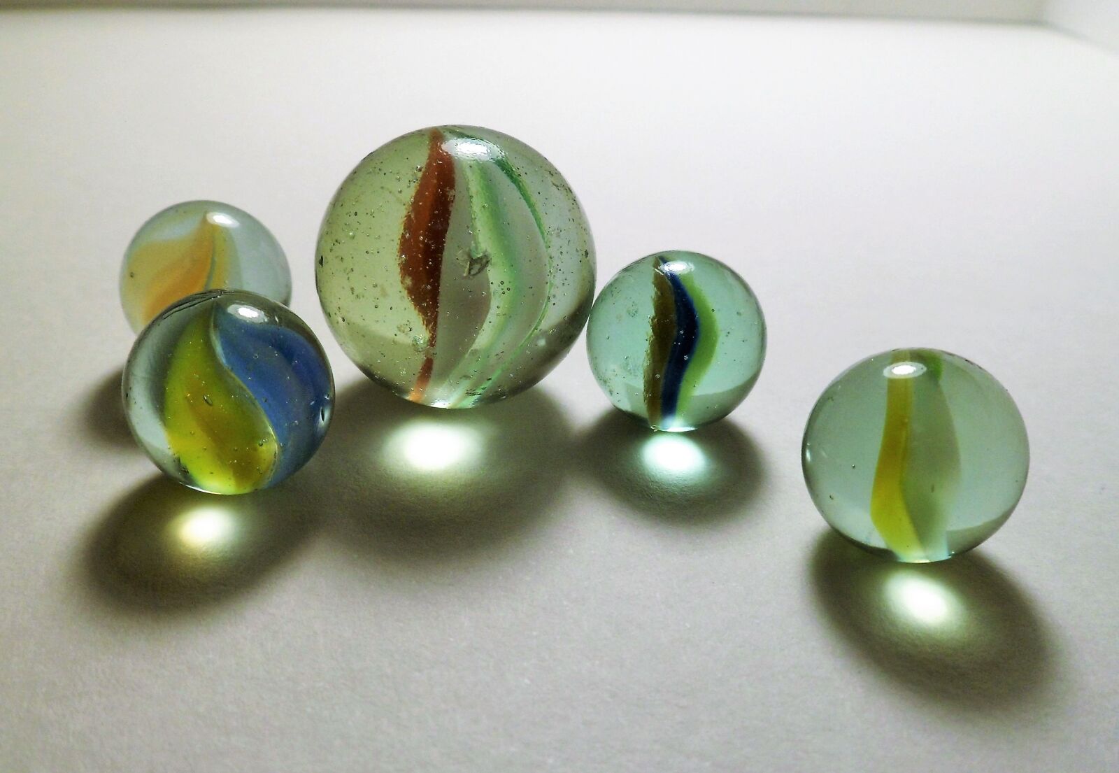 Samsung PL210, PL211 / VLUU PL210, PL211 sample photo. Marbles, balls, transparency photography