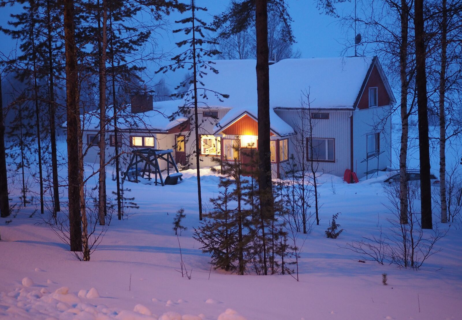 Olympus OM-D E-M10 II sample photo. Snow, house, finland photography