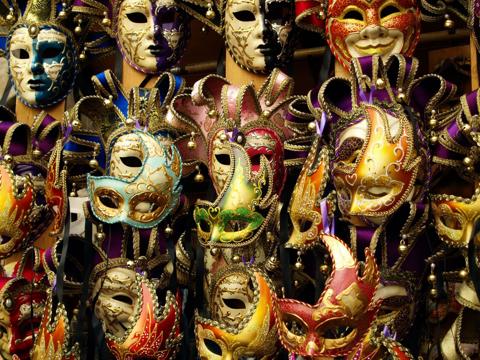 Olympus E-330 (EVOLT E-330) sample photo. Mask, carnival, italy photography