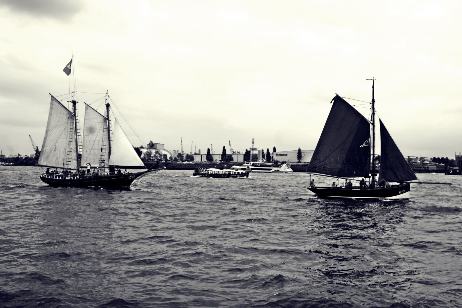 Canon EOS 1000D (EOS Digital Rebel XS / EOS Kiss F) sample photo. Sailing ships, hamburg, hafengeburtstag photography