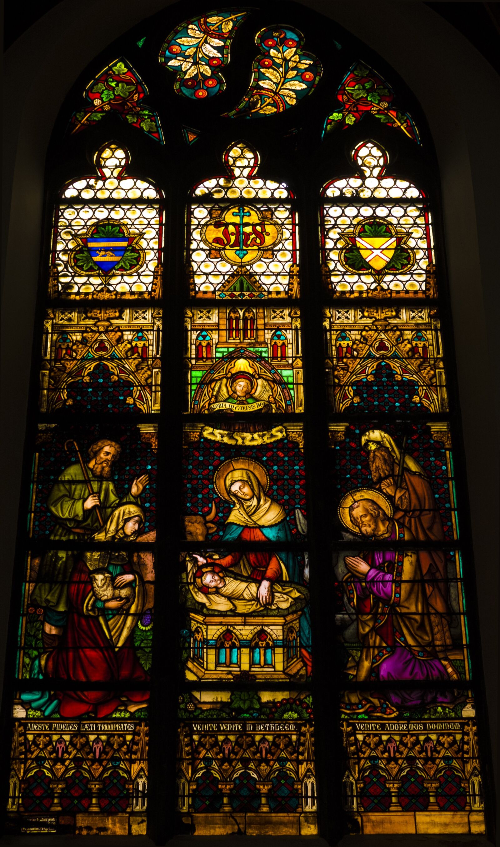 Fujifilm XF 35mm F2 R WR sample photo. Mons, church, stained glass photography