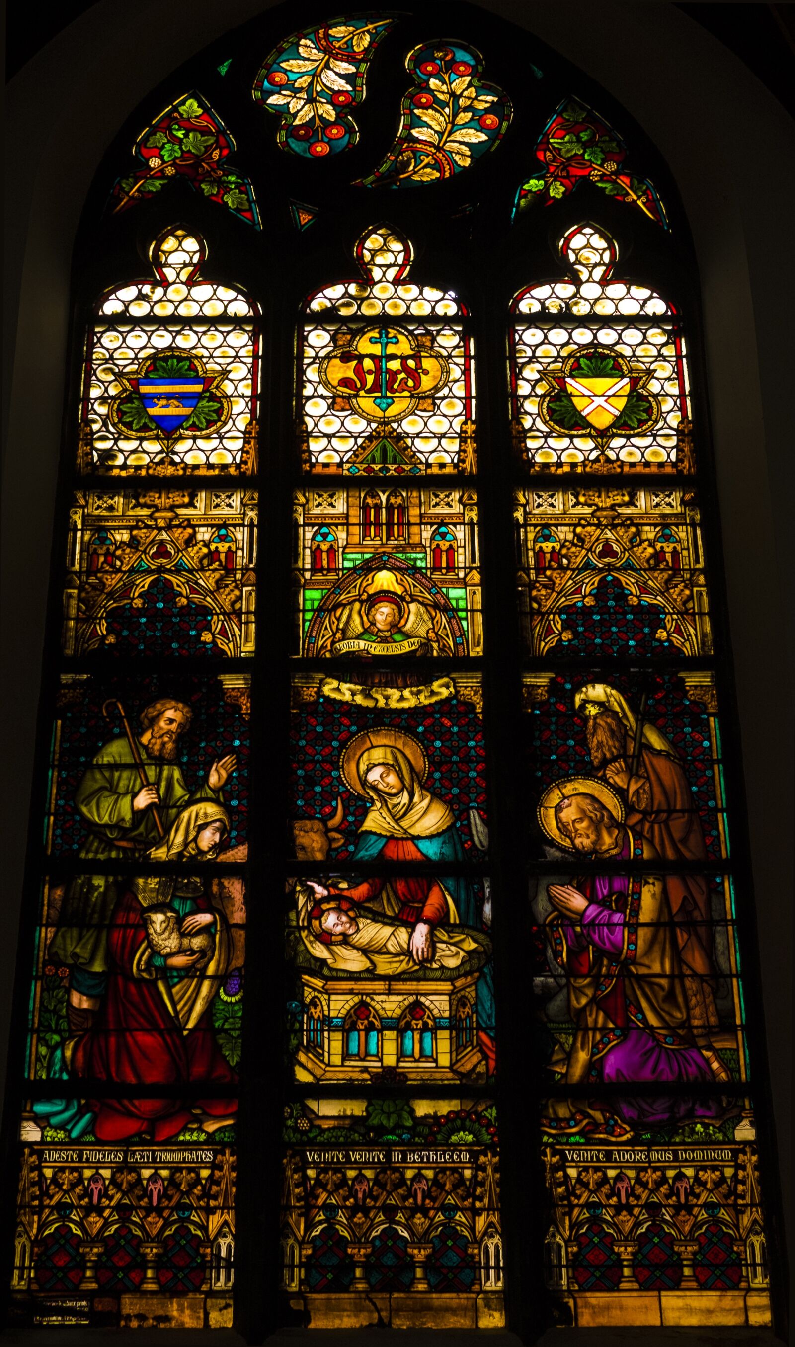 Fujifilm X-T1 + Fujifilm XF 35mm F2 R WR sample photo. Mons, church, stained glass photography