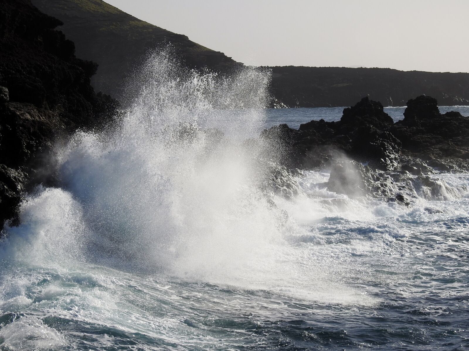 Nikon Coolpix P900 sample photo. Wave, sea, surf photography
