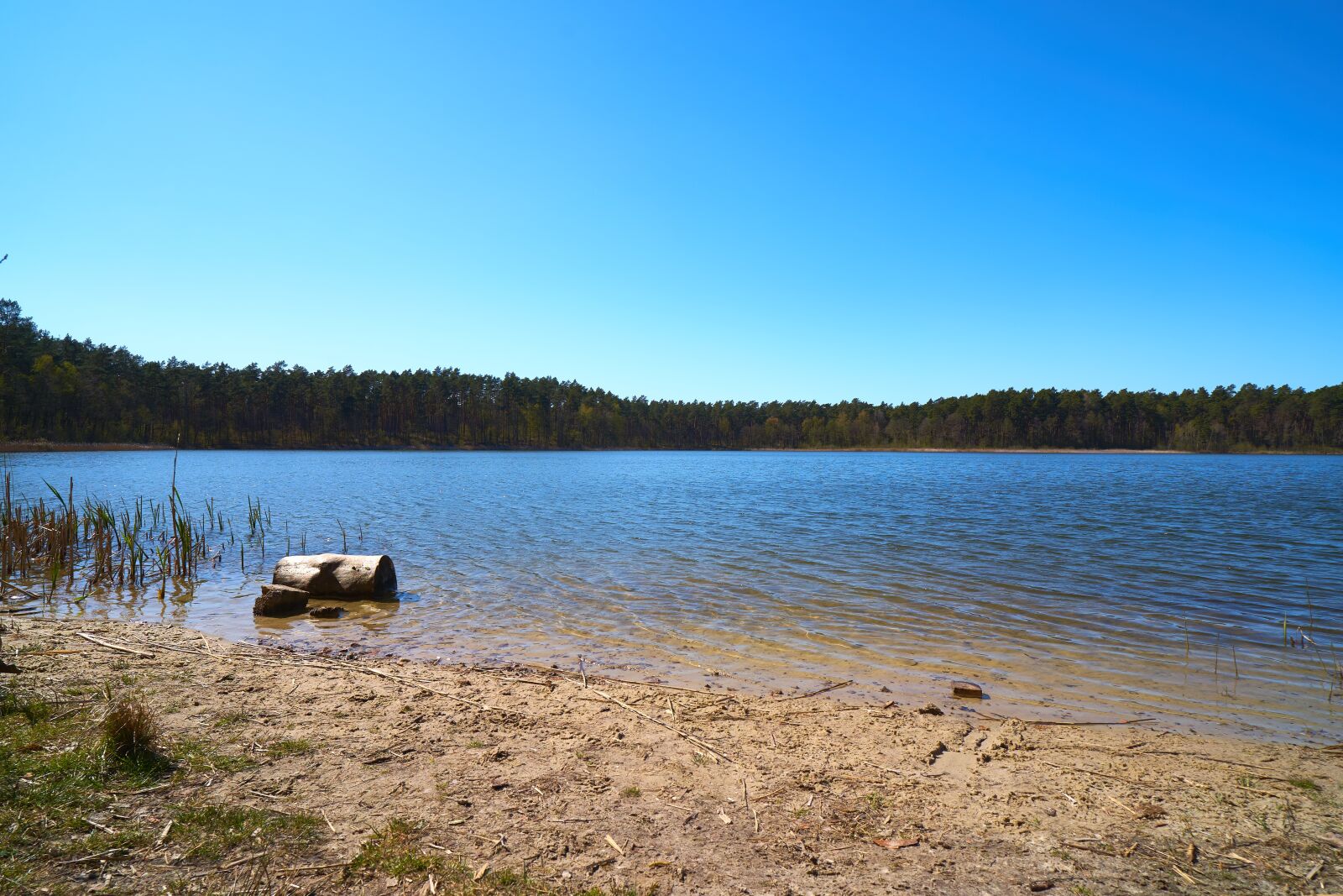 ZEISS Batis 18mm F2.8 sample photo. Lake, blue, sky photography
