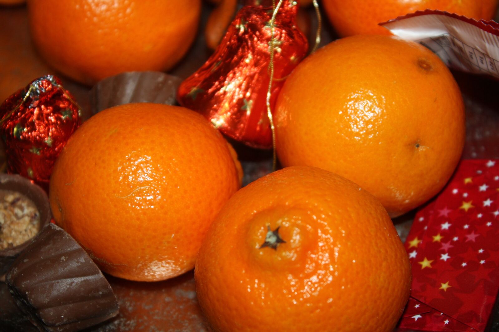 Canon EOS 450D (EOS Rebel XSi / EOS Kiss X2) sample photo. Tangerines, chocolate, chocolates photography