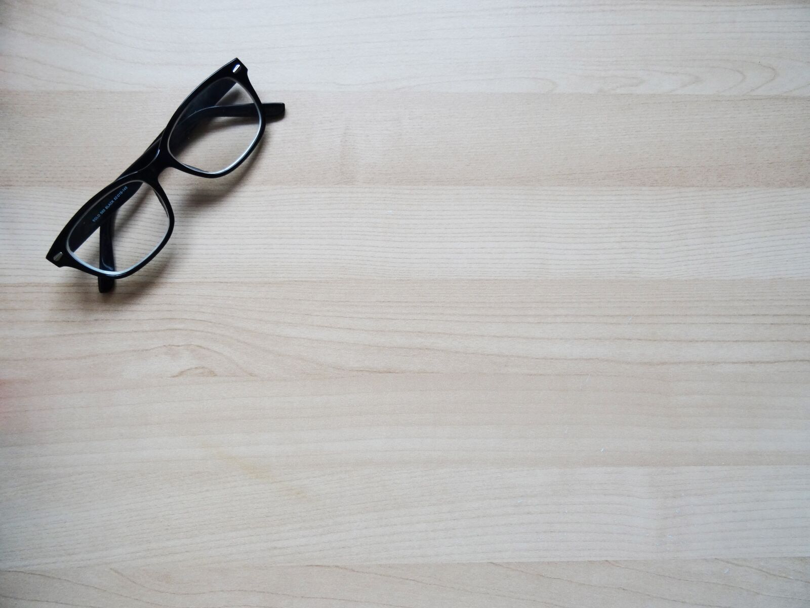Sony DSC-HX50 sample photo. Background, glasses, wood background photography