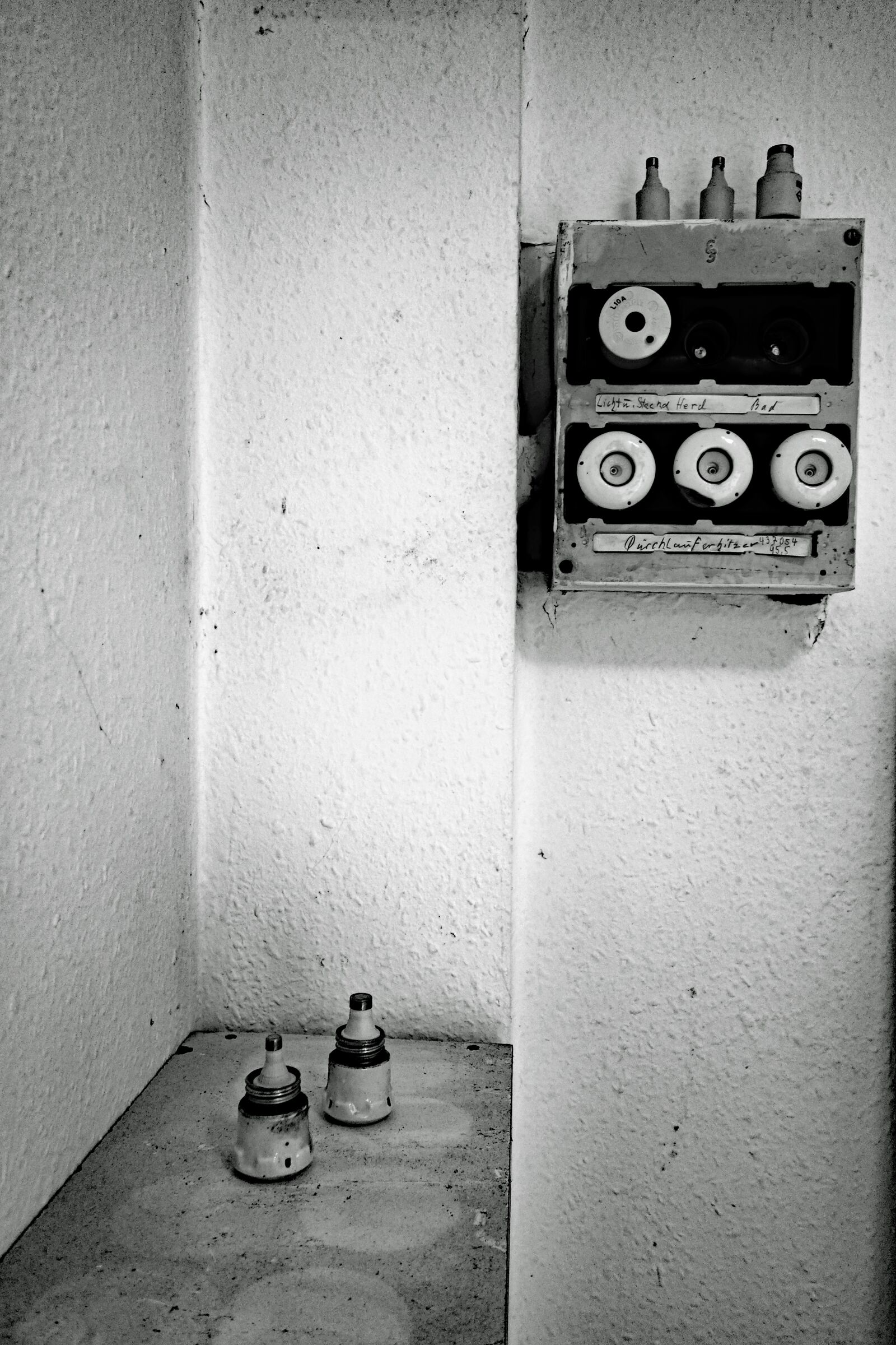 Sony Cyber-shot DSC-RX100 II sample photo. Fuse box, old, current photography