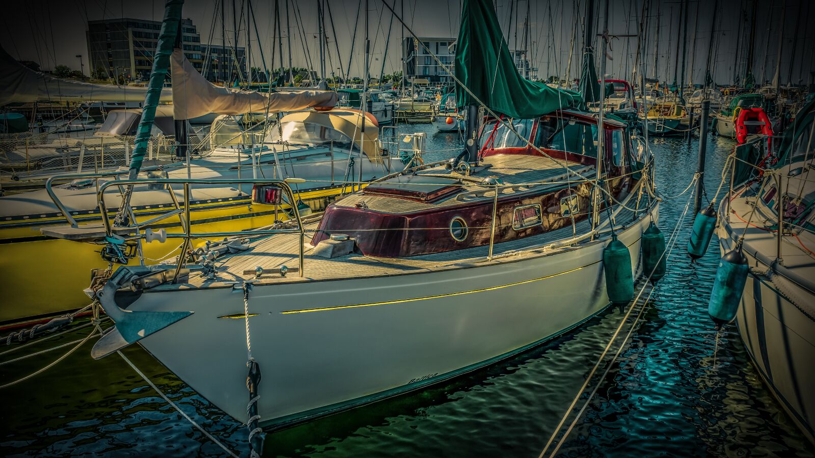 Sony a7 II + Sony FE 28-70mm F3.5-5.6 OSS sample photo. Boat, sailing boat, port photography