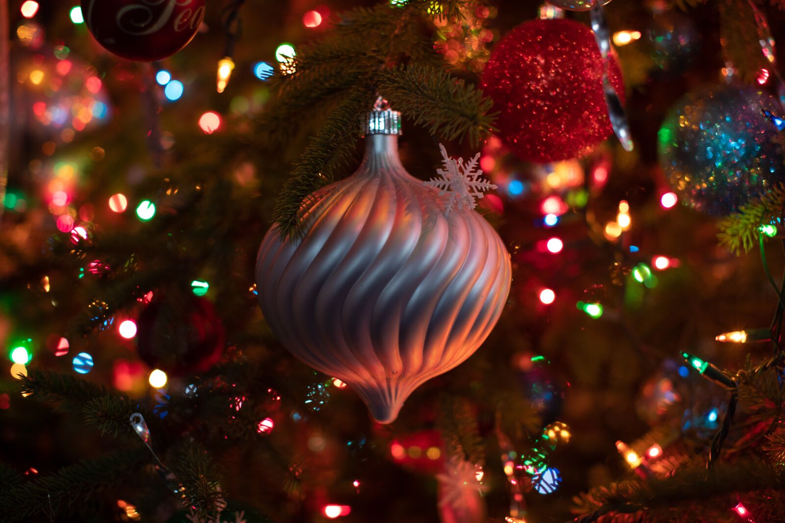 Canon EF 50mm F1.2L USM sample photo. Christmas, christmas lights, ornaments photography