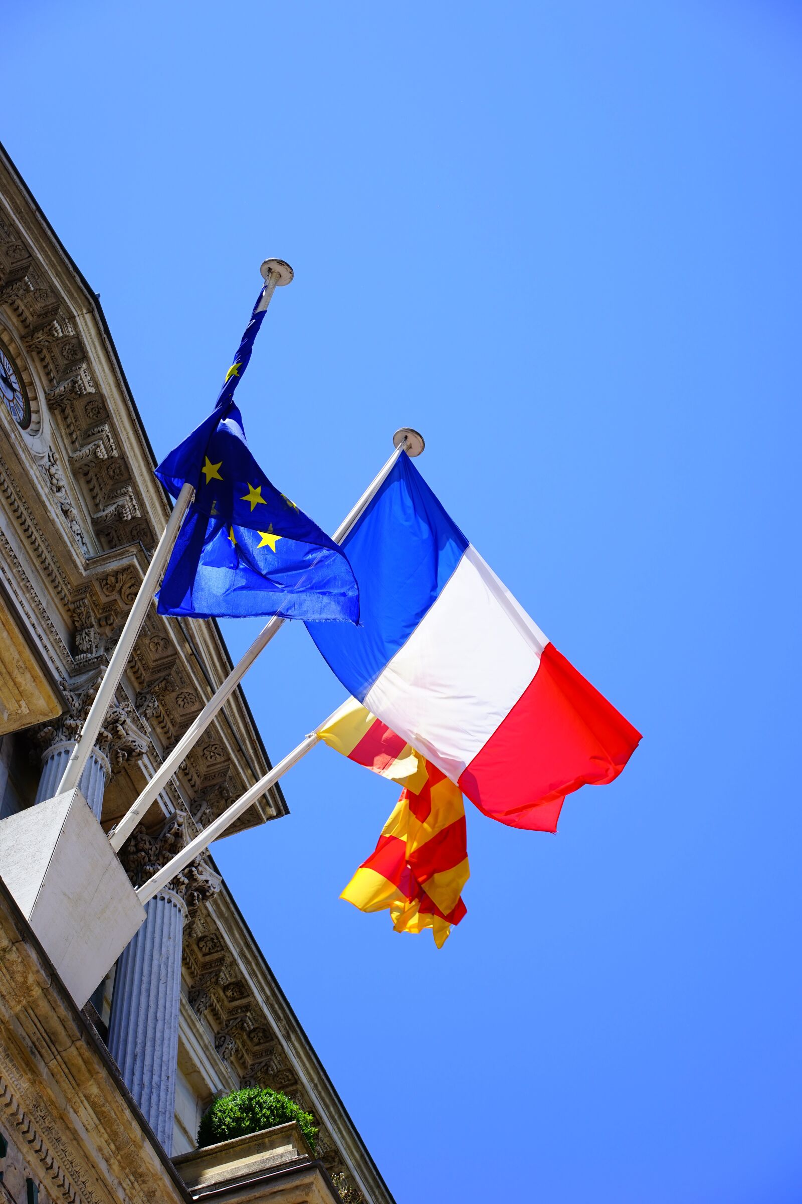 Sony a7 + Sony Sonnar T* FE 55mm F1.8 ZA sample photo. Flags, blow, france photography