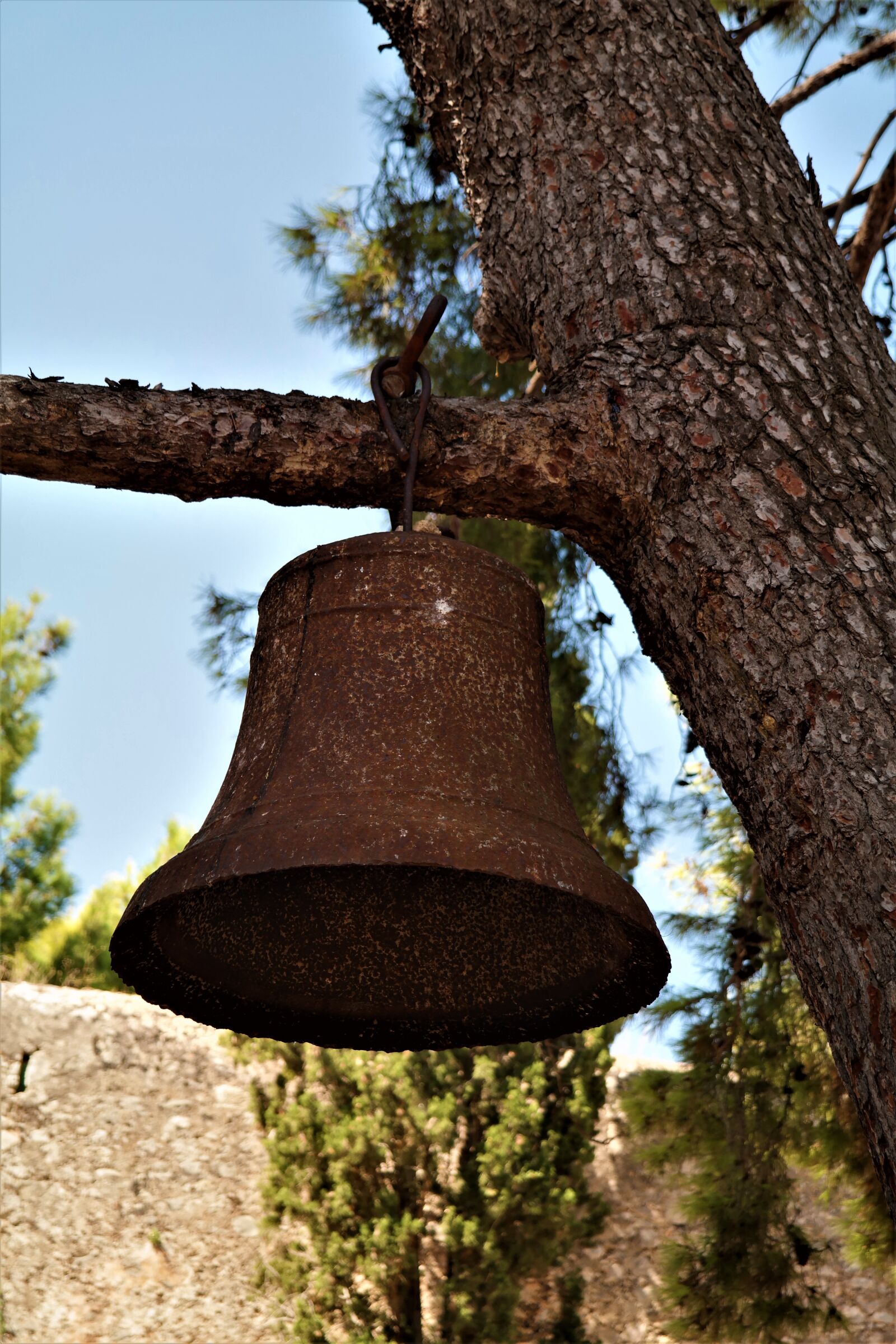 Samsung NX30 + NX 18-55mm F3.5-5.6 sample photo. Bell, rusted, old photography