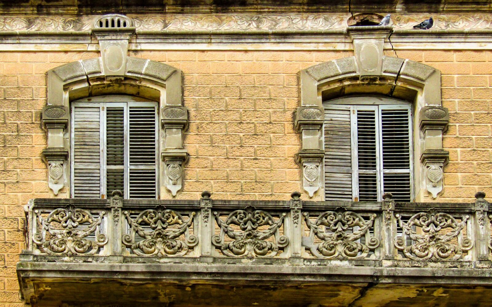 Canon PowerShot SX410 IS sample photo. Balcony, window, old photography