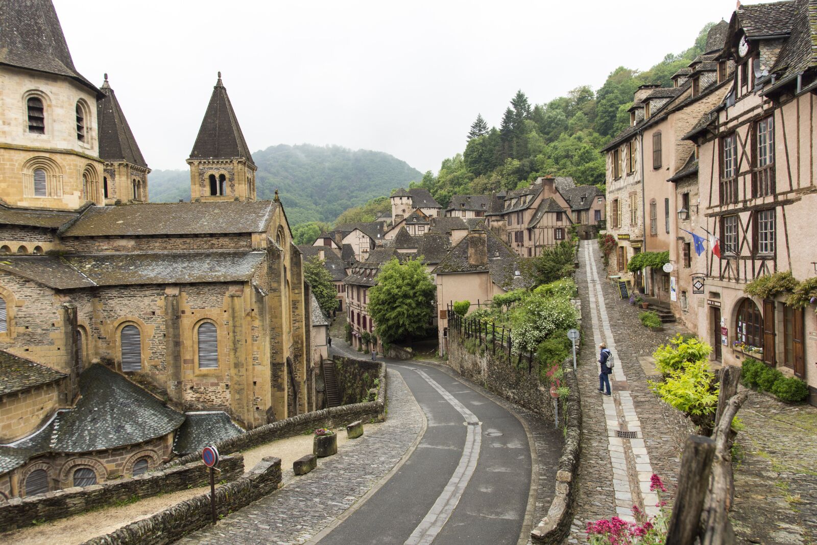 Canon EOS 5D Mark III sample photo. Conques, medieval, village photography