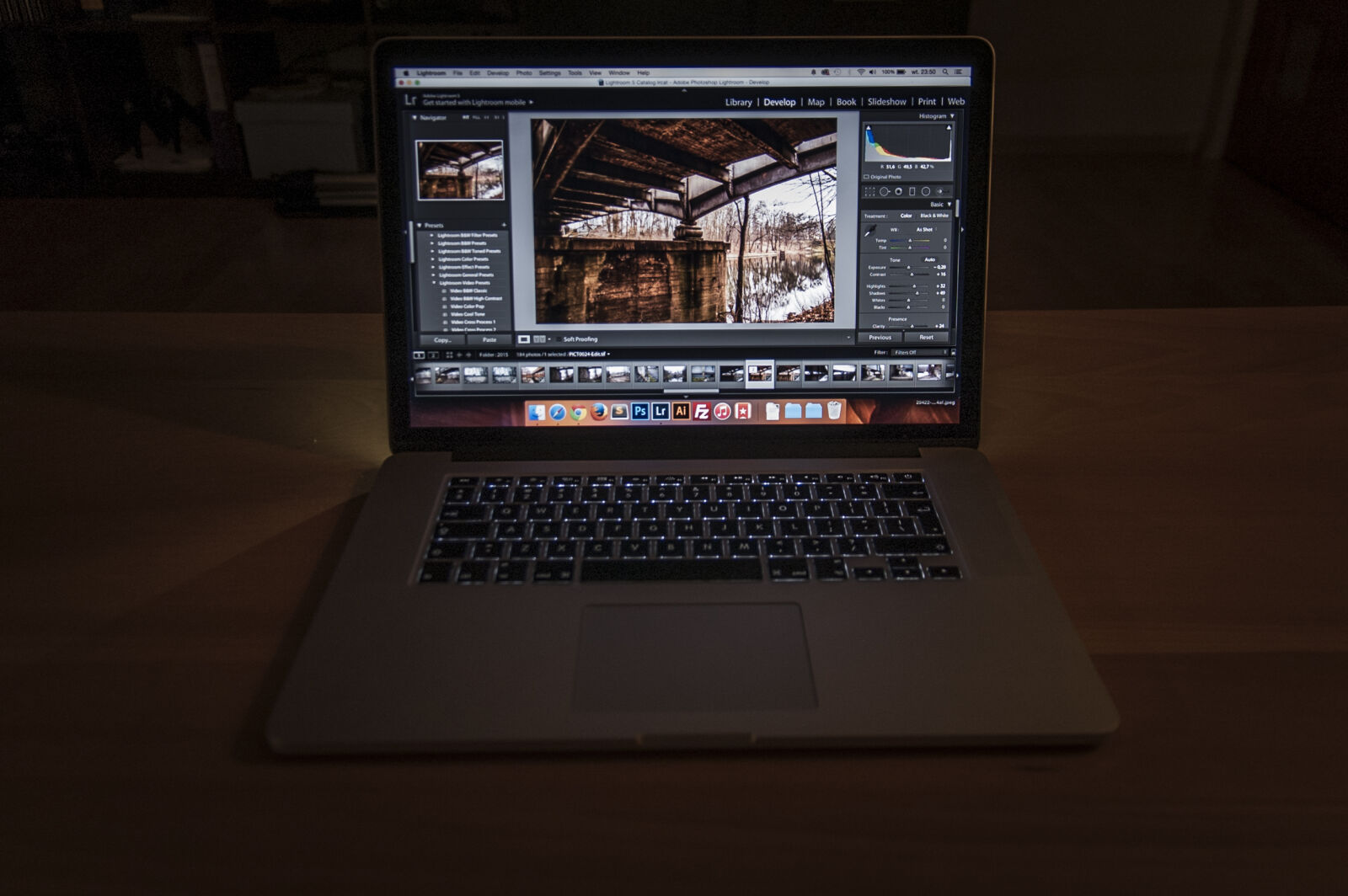 KONICA MINOLTA DYNAX 7D sample photo. Lightroom, macbook, retouch photography