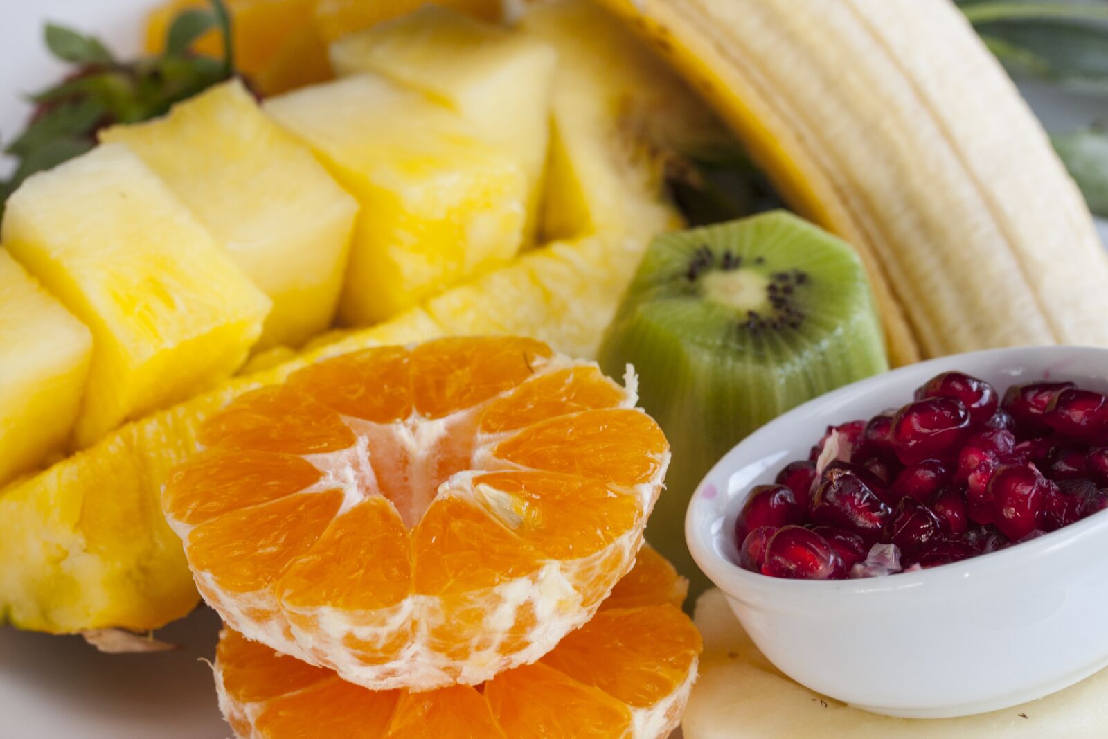 Canon EOS 40D sample photo. Fruit, pineapple, pomegranate photography