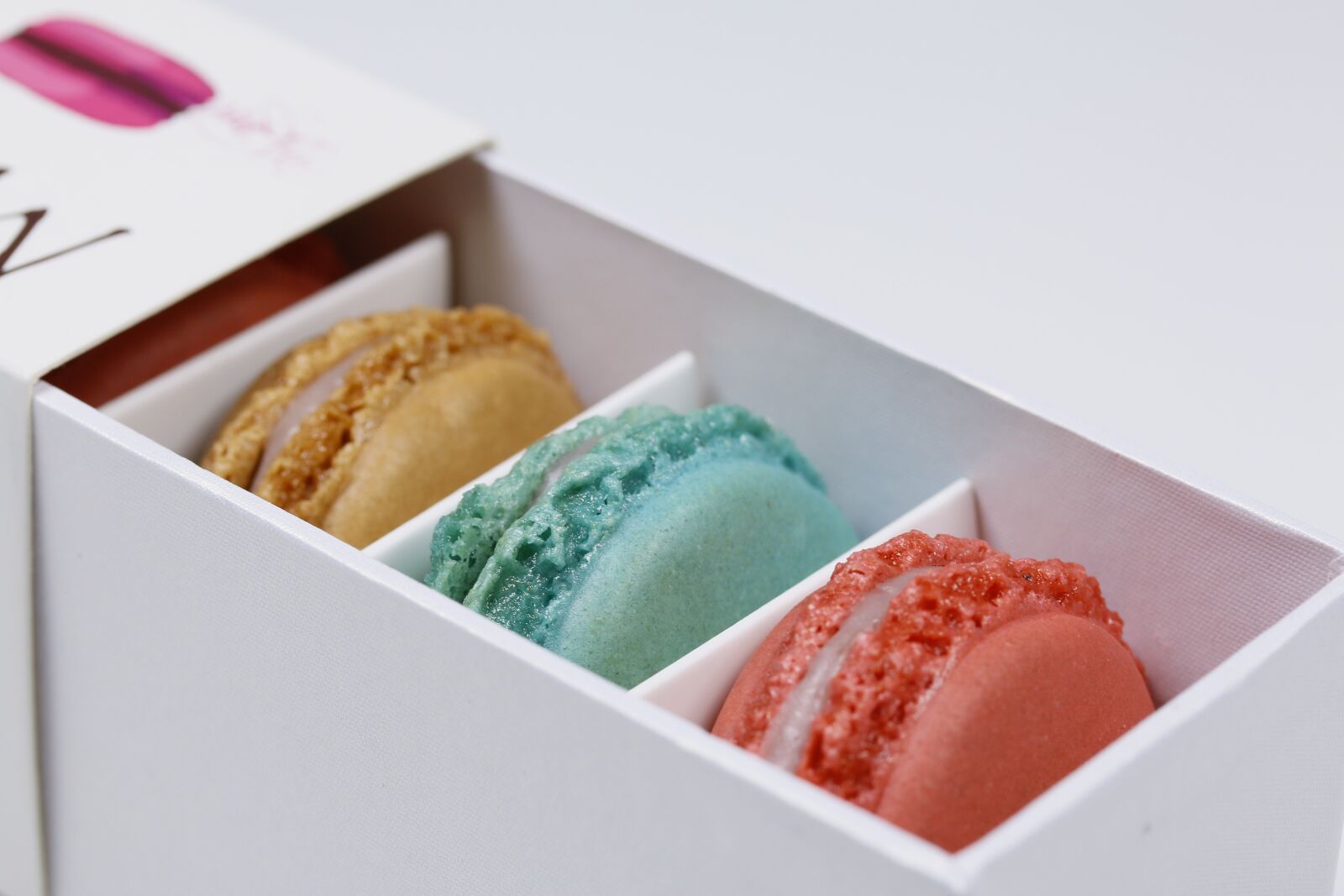 Canon EOS 70D + Canon EF-S 60mm F2.8 Macro USM sample photo. Macaron, gourmet, biscuit photography