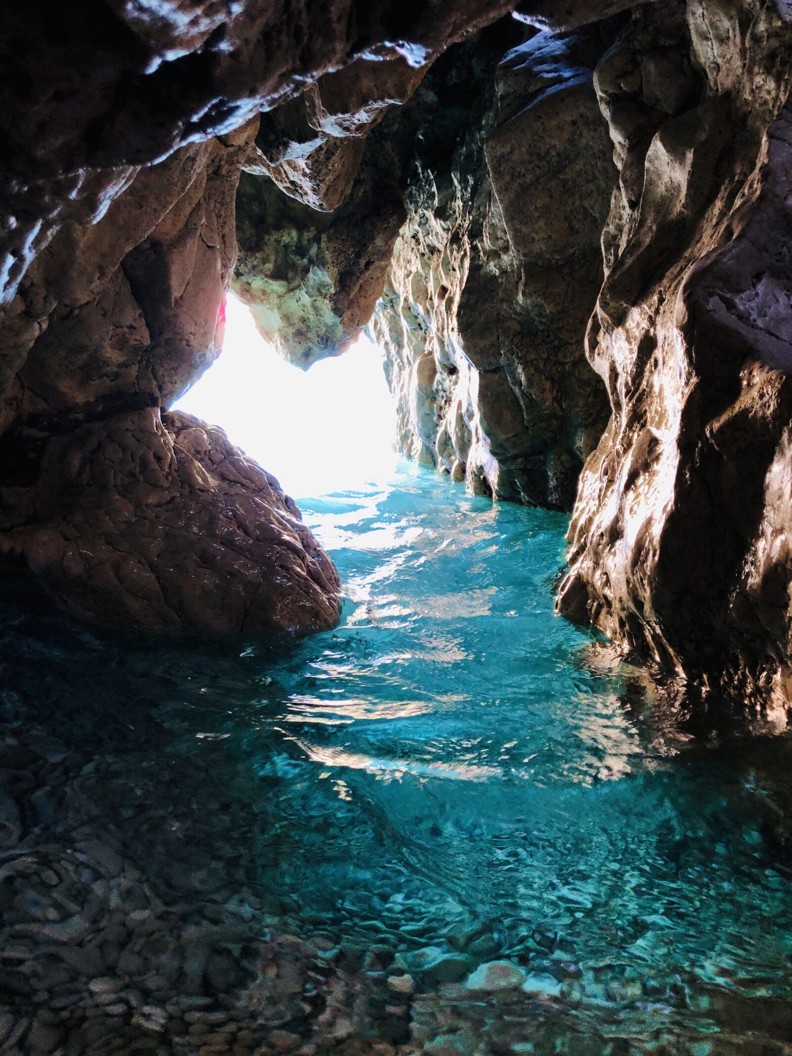 iPhone 8 Plus back dual camera 3.99mm f/1.8 sample photo. Cave, beach, sea photography