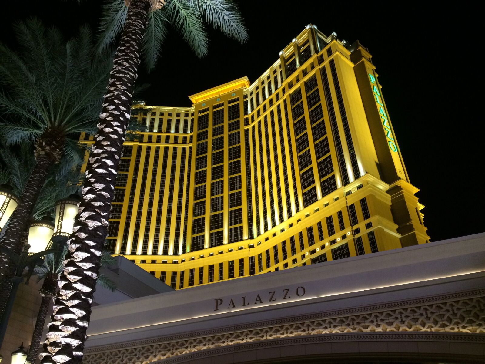 iPhone 5s back camera 4.15mm f/2.2 sample photo. Palazzo, lasvegas, nevada photography