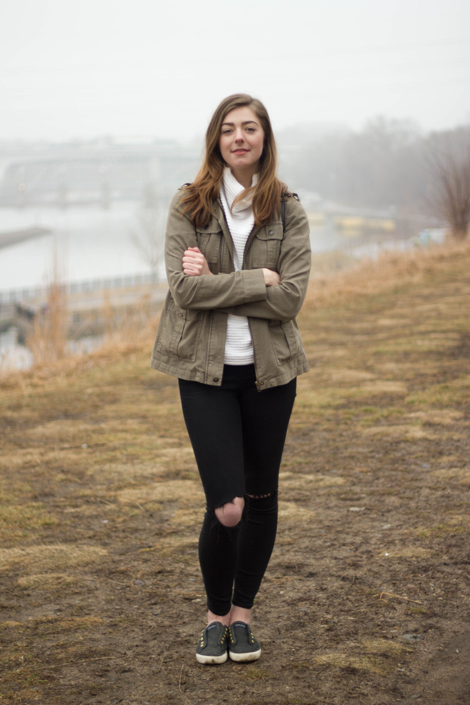 Canon EOS 550D (EOS Rebel T2i / EOS Kiss X4) sample photo. Fashion, woman, foggy, river photography