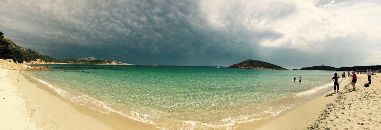 iPhone 6 back camera 4.15mm f/2.2 sample photo. Beach, sardegna, sea photography